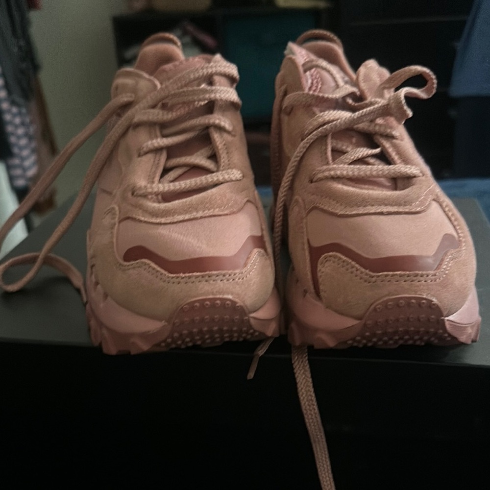 Reebok Pink Sneakers Chunky Sporty Design